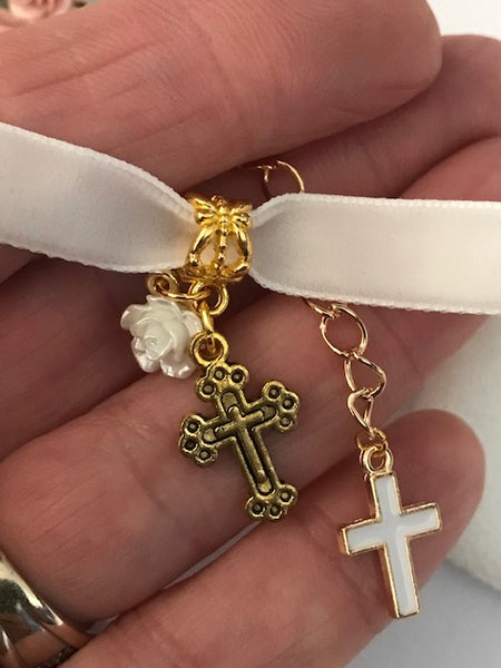 Choker velours ruban romantique, collier ex voto, tour de cou romantique croix et rose, pendentif croix kawaii, cadeau pour maman croix.