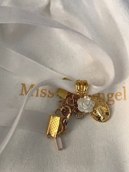 Choker ex voto, ras de cou velours blanc, collier romantique velours blanc, cadeau pour femme cérémonie, collier médaille religieuse blanc.