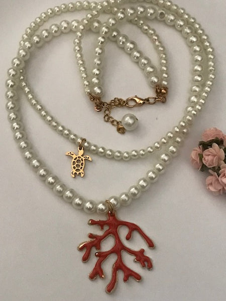 Collier de perles et corail, ras de cou en perles avec corail et tortue, collier été plage océan, cadeau pour maman océan corail tortue.