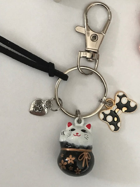 Porte-clés maneki neko, pendentif maneki neko, chat de la chance à grelot, chat japonais breloque, porte bonheur chat, cadeau chat.