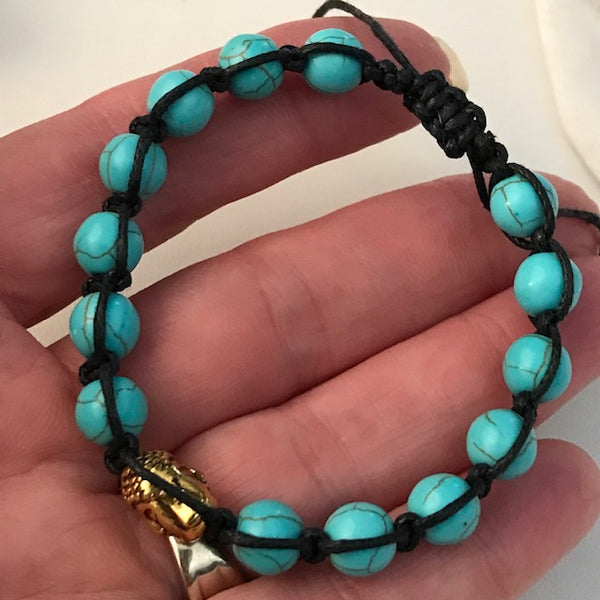 Bracelet perles turquoise et tête de bouddha doré